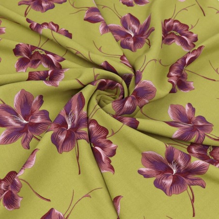 Tissu viscose fleurs fond vert amande
