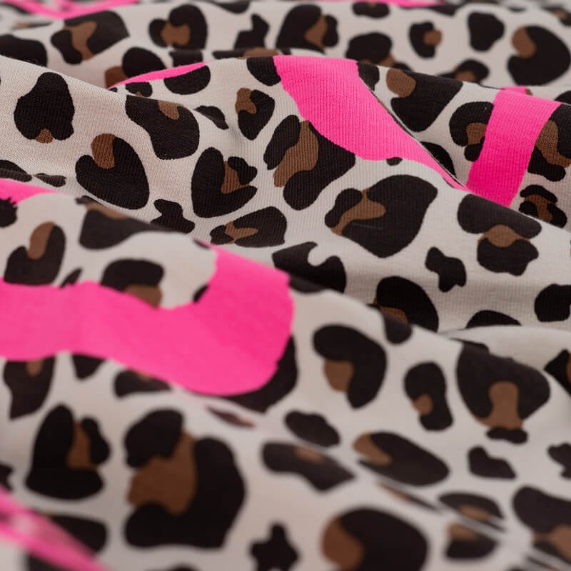 Tissu french terry leo et coeur fluo Tissu french terry leo et coeur fluo